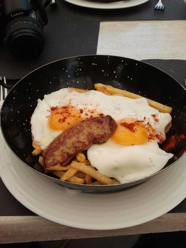 Restaurante Diecisiete grados Huevos con patatas y foié